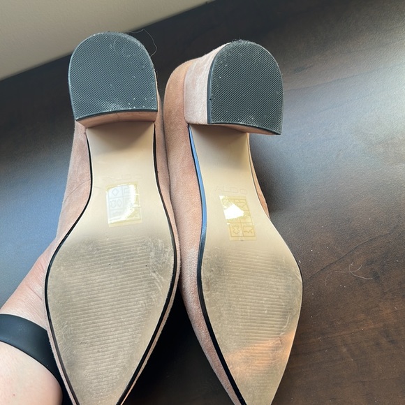 Beige suede pointy toe pump - Picture 4 of 6